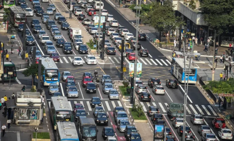 Brasil aposta alto em carros híbridos flex; até etanol de milho entra no jogo