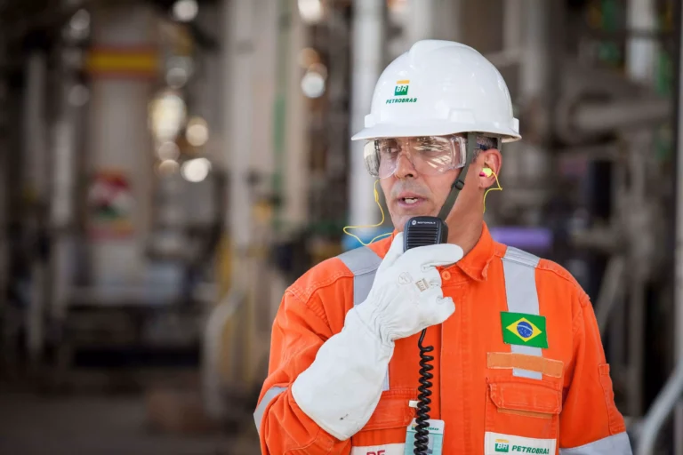 Técnicos da Petrobras alertam para defasagem de preço de combustíveis