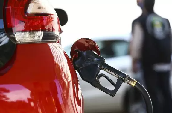 Gasolina no Brasil está 5% mais cara do que no mercado internacional