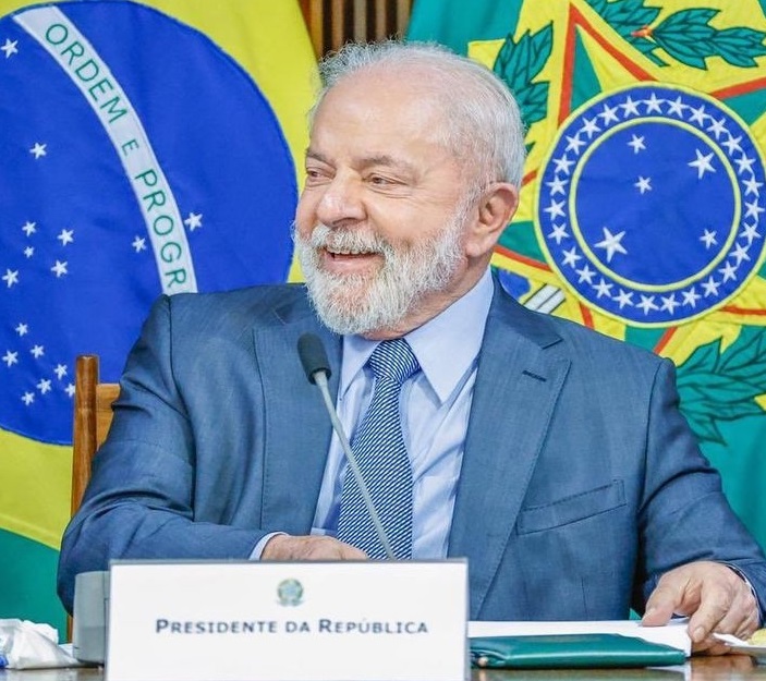 Lula sanciona a Lei do Combustível do Futuro durante feira