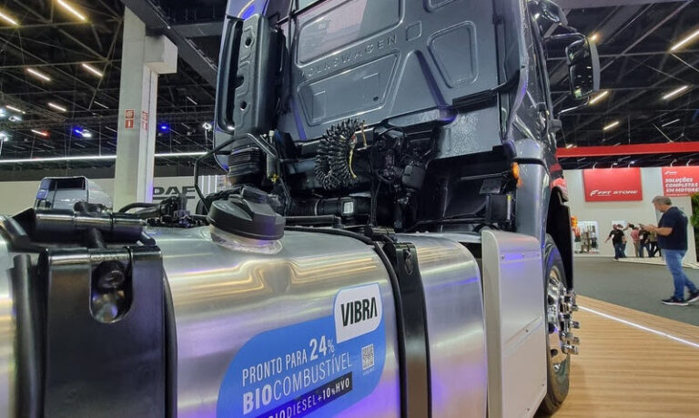 Vibra fornecerá diesel renovável para caminhões e ônibus da Volkswagen no Brasil