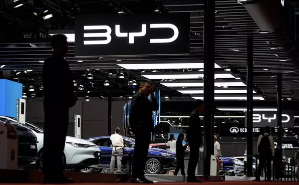 BYD produzirá no Brasil seu primeiro motor a eletricidade, gasolina e etanol