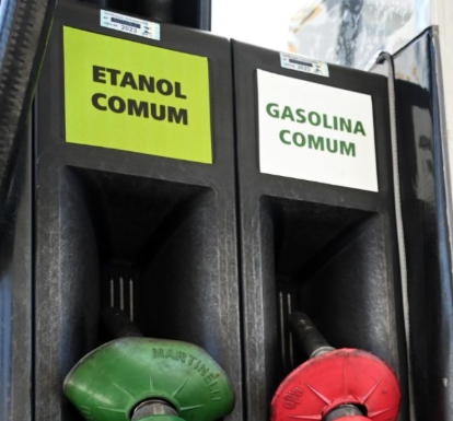 Gasolina fica estável na 1ª quinzena de janeiro, diz pesquisa; diesel e etanol sobem