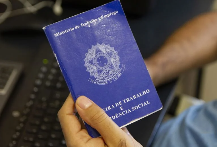 Desemprego cai a 6,6% no trimestre encerrado em abril, aponta IBGE