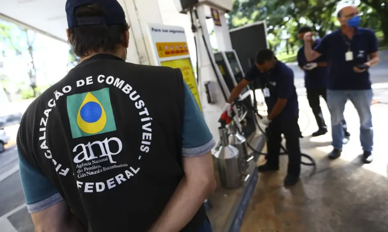 Setor de combustíveis entra em alerta com enfraquecimento da ANP
