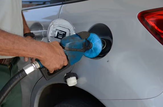 Após queda em março, vendas de etanol têm leve alta em abril
