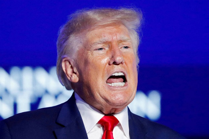 Trump sobretaxa Brasil em 50% em retaliação a julgamento de Bolsonaro
