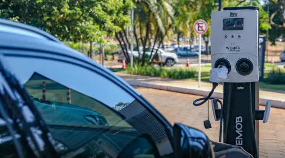 Montadoras apoiam decisão que limita importação de carros elétricos