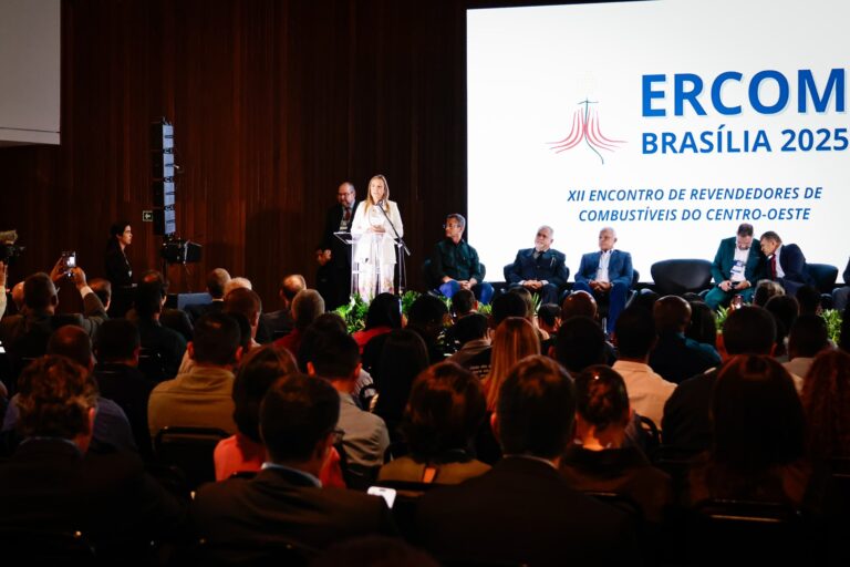 Primeiro dia do ERCON Centro-Oeste mostra força da revenda e debate estratégico para o setor