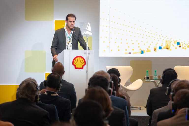 Inteligência artificial acelera a transição energética e redesenha o futuro da energia global