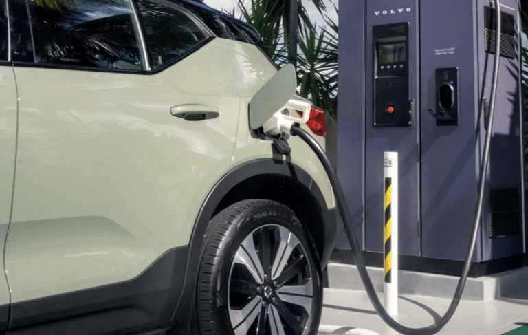 Volvo lança recarga inteligente de carros eletrificados no País