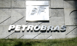 Petrobras quer colocar produtos com etanol no mercado ‘em curto espaço de tempo’, diz diretora